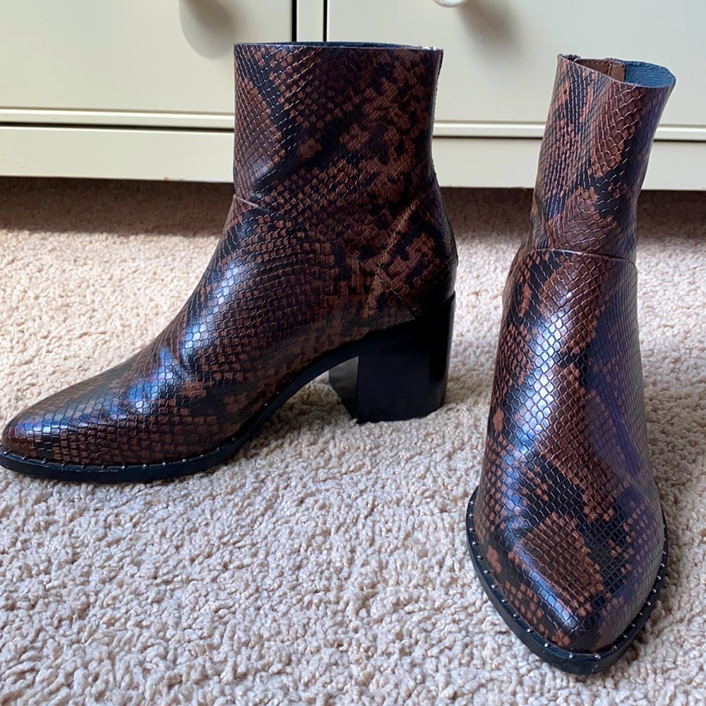 Treasure & Bond Farrah studded heel